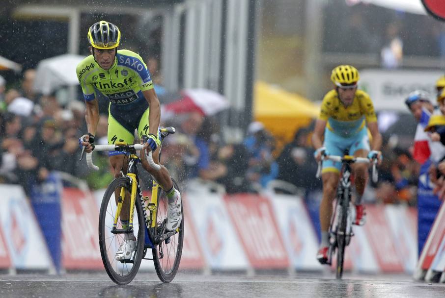 Nel finale il siciliano sbaglia rapporto, Contador si avvantaggia. Reuters